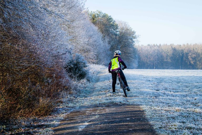 Kalte Füße beim Radfahren im Winter - 5 hilfreiche Tipps für Mountainbike Frauen